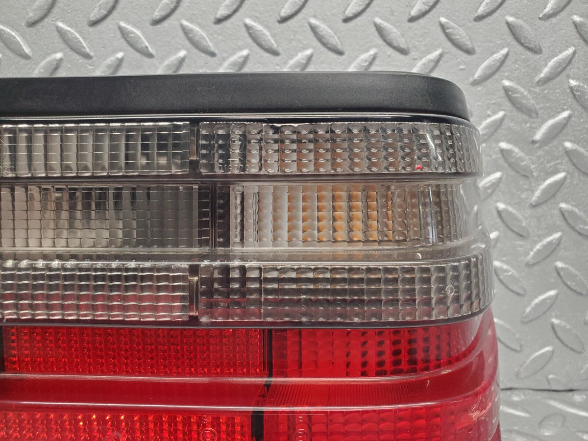 48940 Mercedes-Benz A124 320E Cabriolet Tail Light Right Side Hella