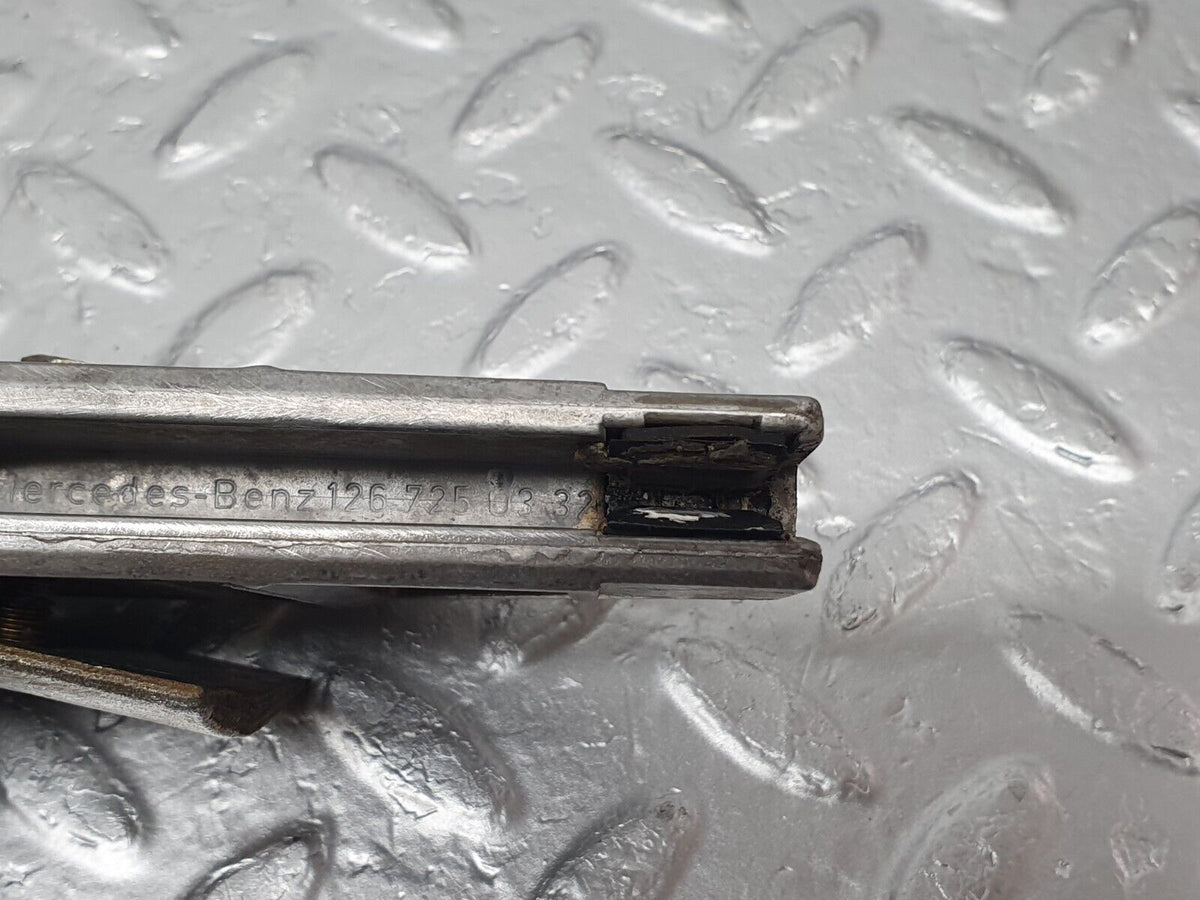 43581 Mercedes-Benz C126 380SEC Coupe Door Window Guide Bracket A1267250332
