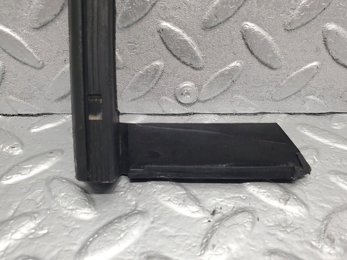 48150 Mercedes-Benz C107 R107 Front Left Rubber Window Guide A1077250125