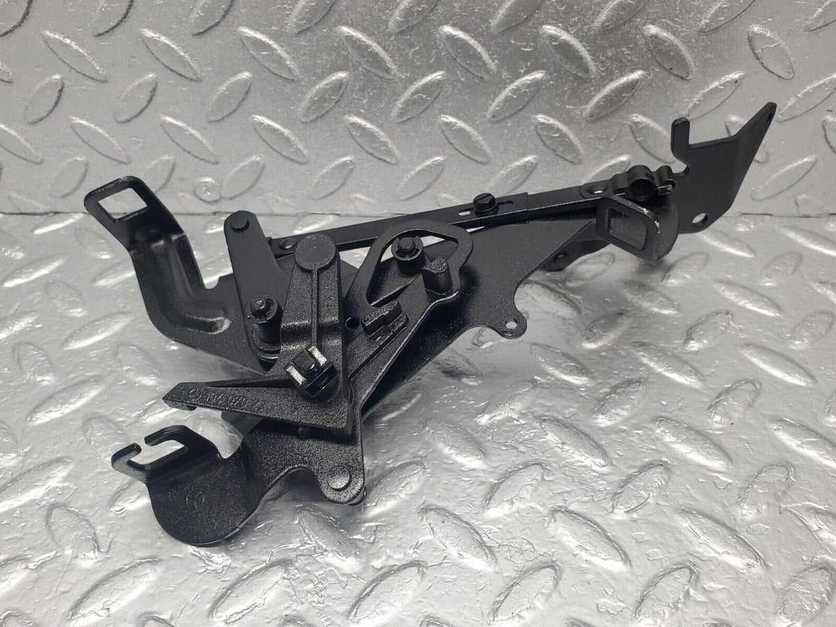 46187 Mercedes-Benz W124 280E Throttle Linkage A1040702321