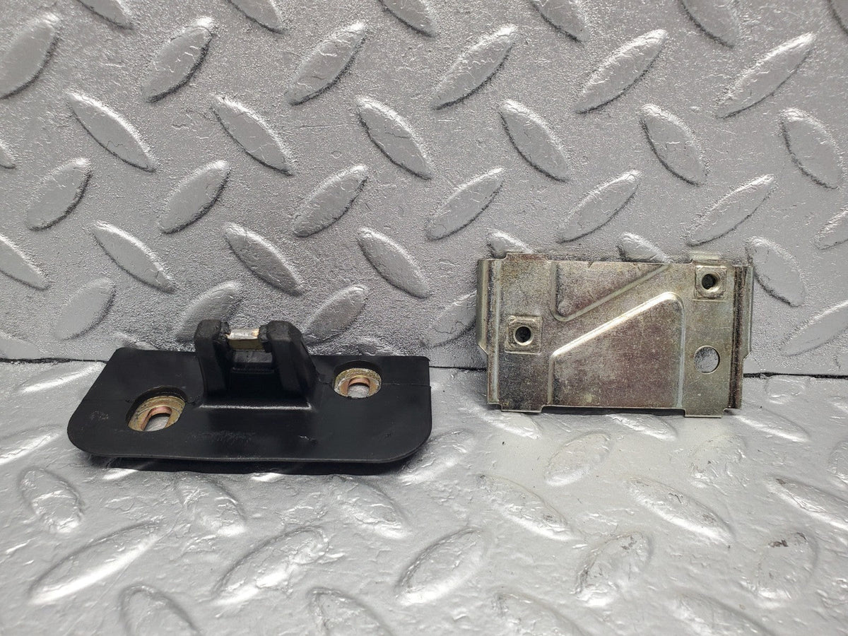 49176 Mercedes-Benz A124 320E Cabriolet Trunk Lock Latch