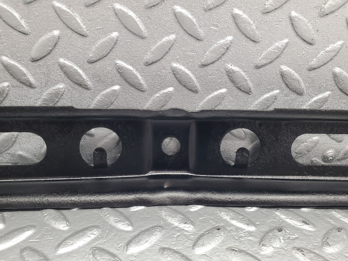 48759 Mercedes-Benz W123 Front Bumper Centre Bracket