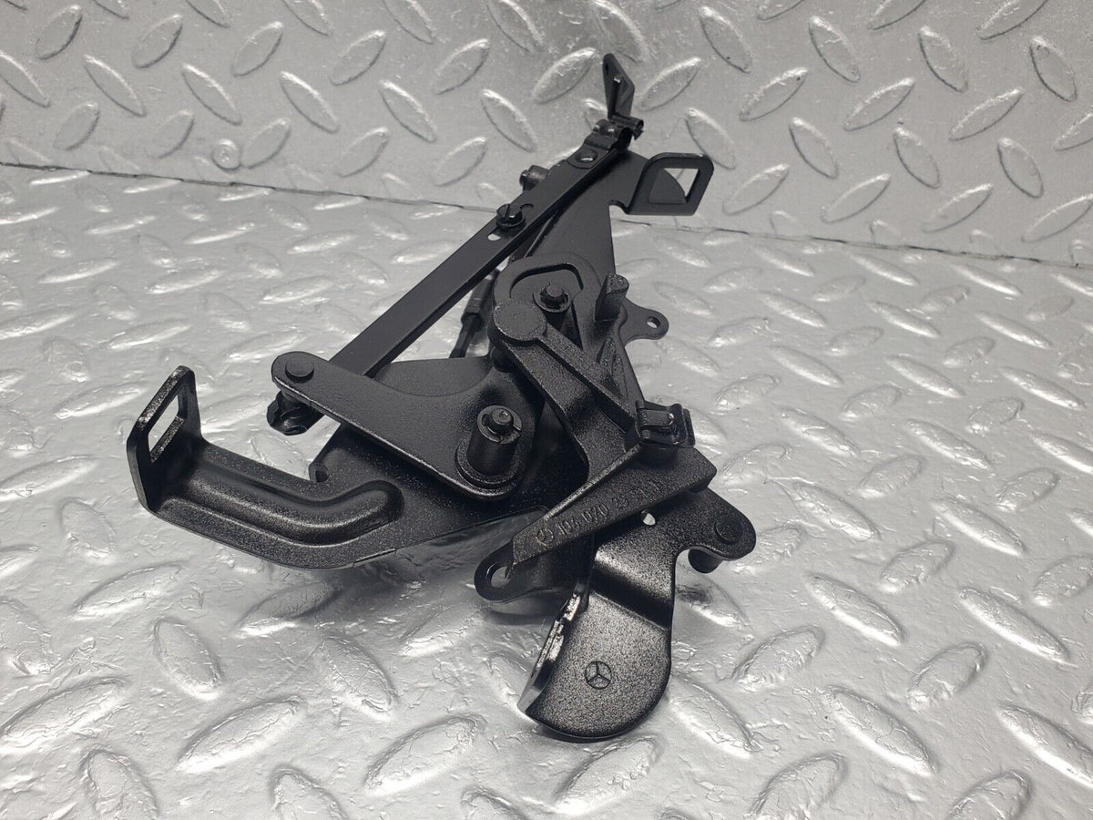 46187 Mercedes-Benz W124 280E Throttle Linkage A1040702321