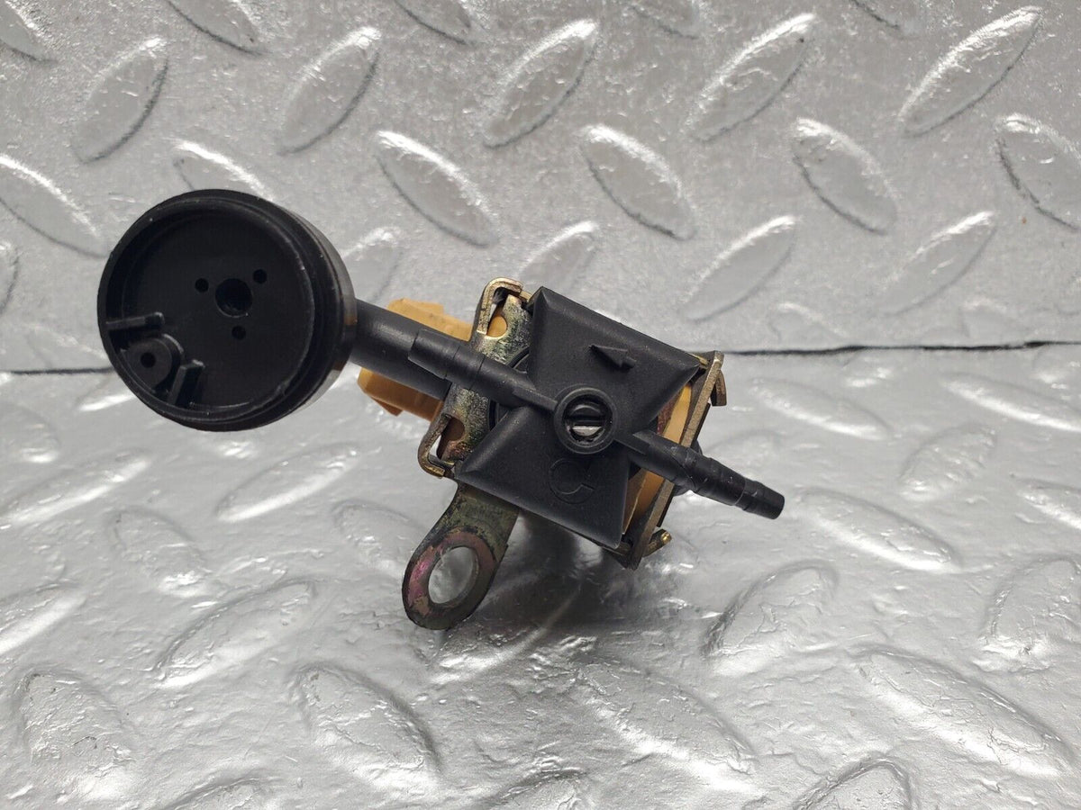 47950 Mercedes-Benz R230 350SL Coupe EGR Solenoid Vacuum Valve Pierburg 5.27931.01