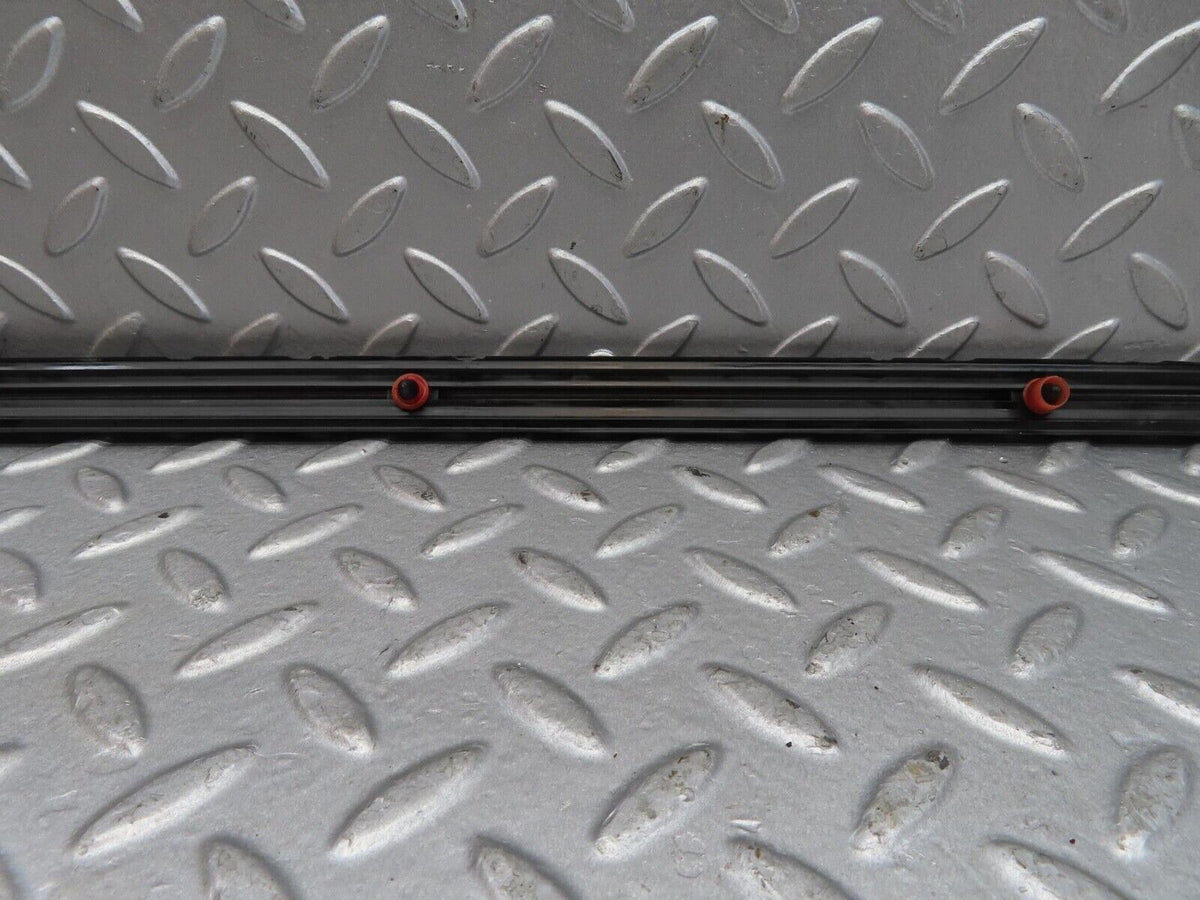 13443 Mercedes-Benz W123 200 Front Right Fender Wing Centre Moulding Trim