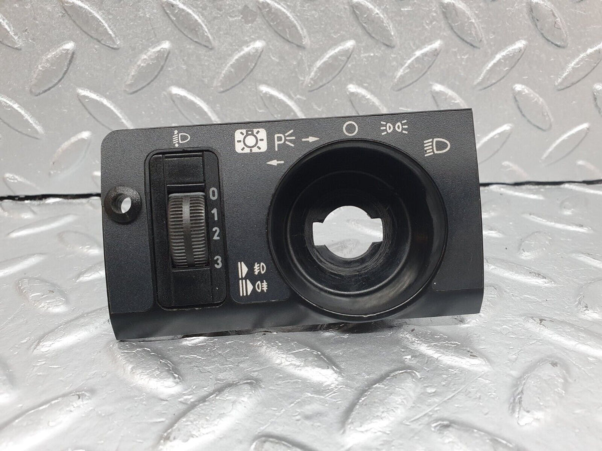 40922 Mercedes-Benz W126 300SE Headlight Switch Surround & Switch A1268000073