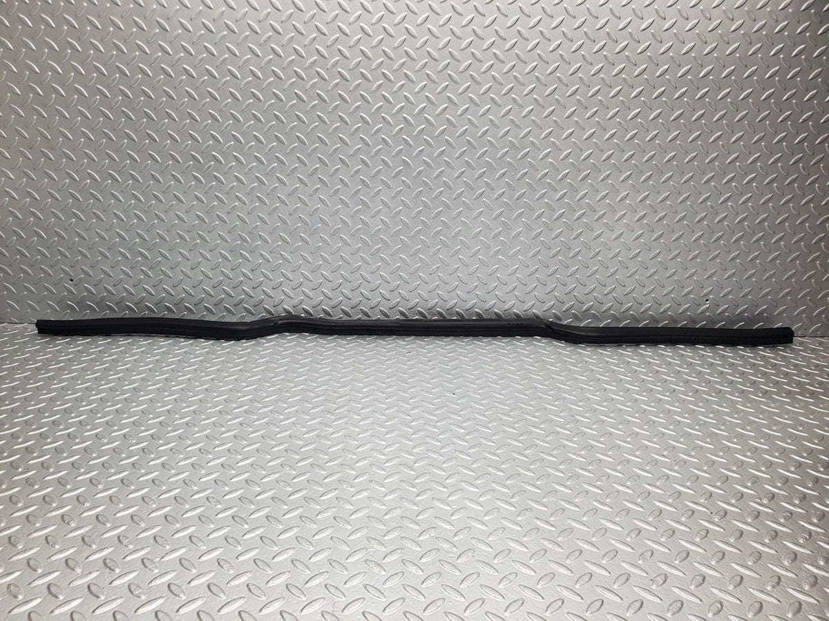 49385 Mercedes-Benz A124 320E Cabriolet Firewall Rubber Seal