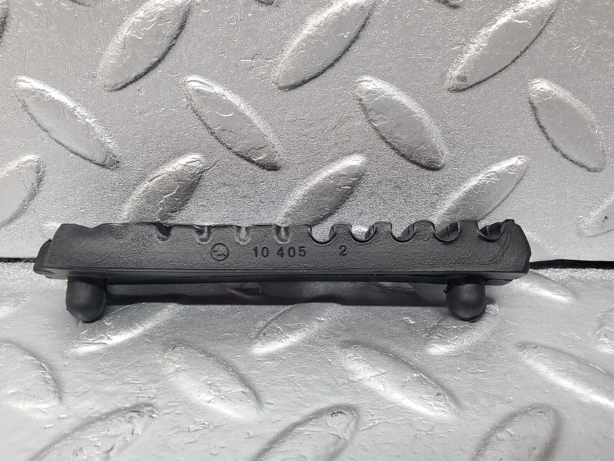 45742 Mercedes-Benz W126 420SE Vacuum Pipe Holder A1268050491
