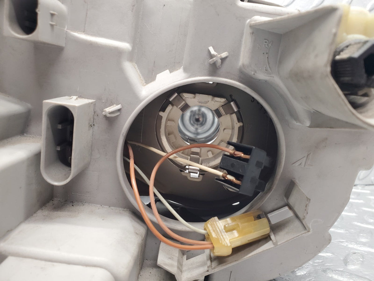 51209 Mercedes-Benz C215 CL Coupe Xenon Headlight Left Side A2158201961