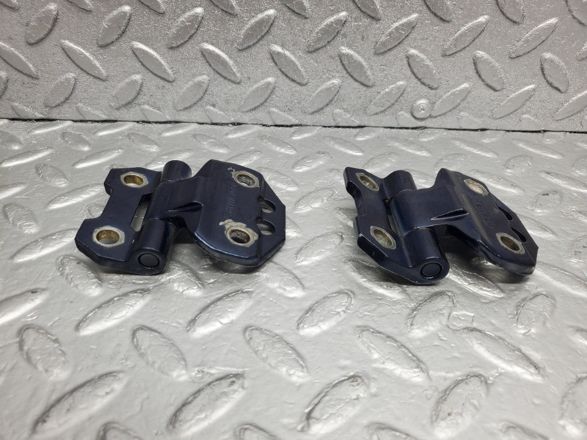 49187 Mercedes-Benz A124 320E Cabriolet Door Hinge Right Side