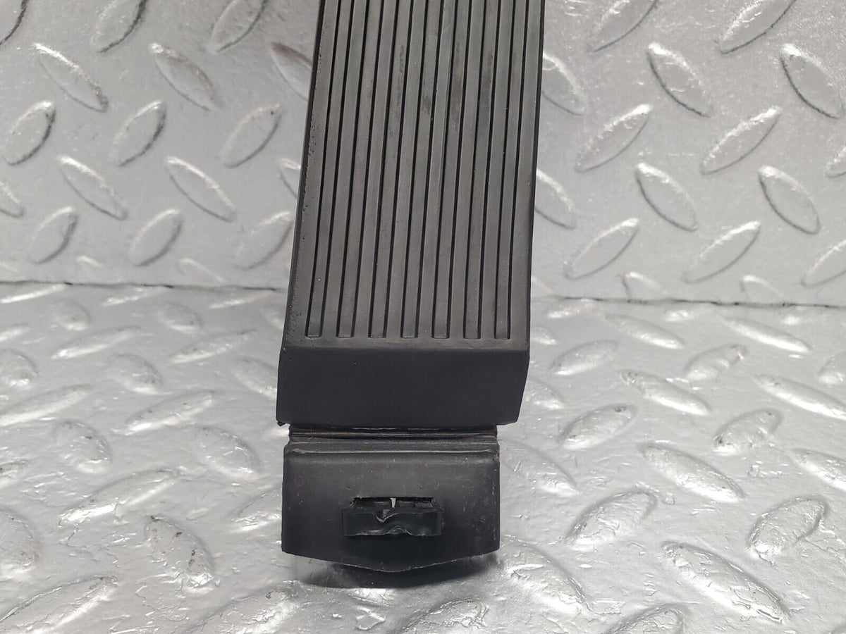 46362 Mercedes-Benz C123 280CE Coupe Accelerator Pedal With Rubber A1233010082