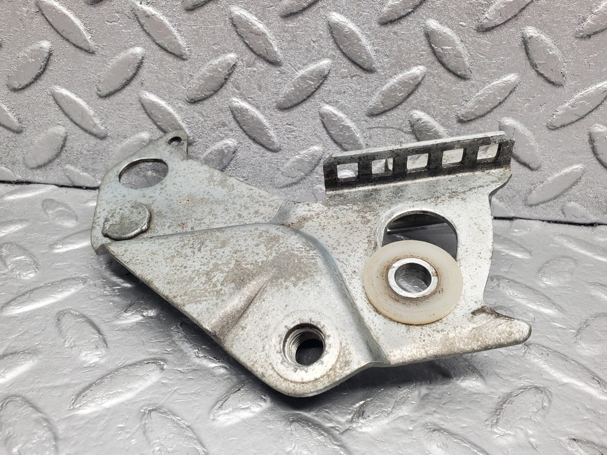 50133 Mercedes-Benz R107 SL Front Right Seat Belt Bracket