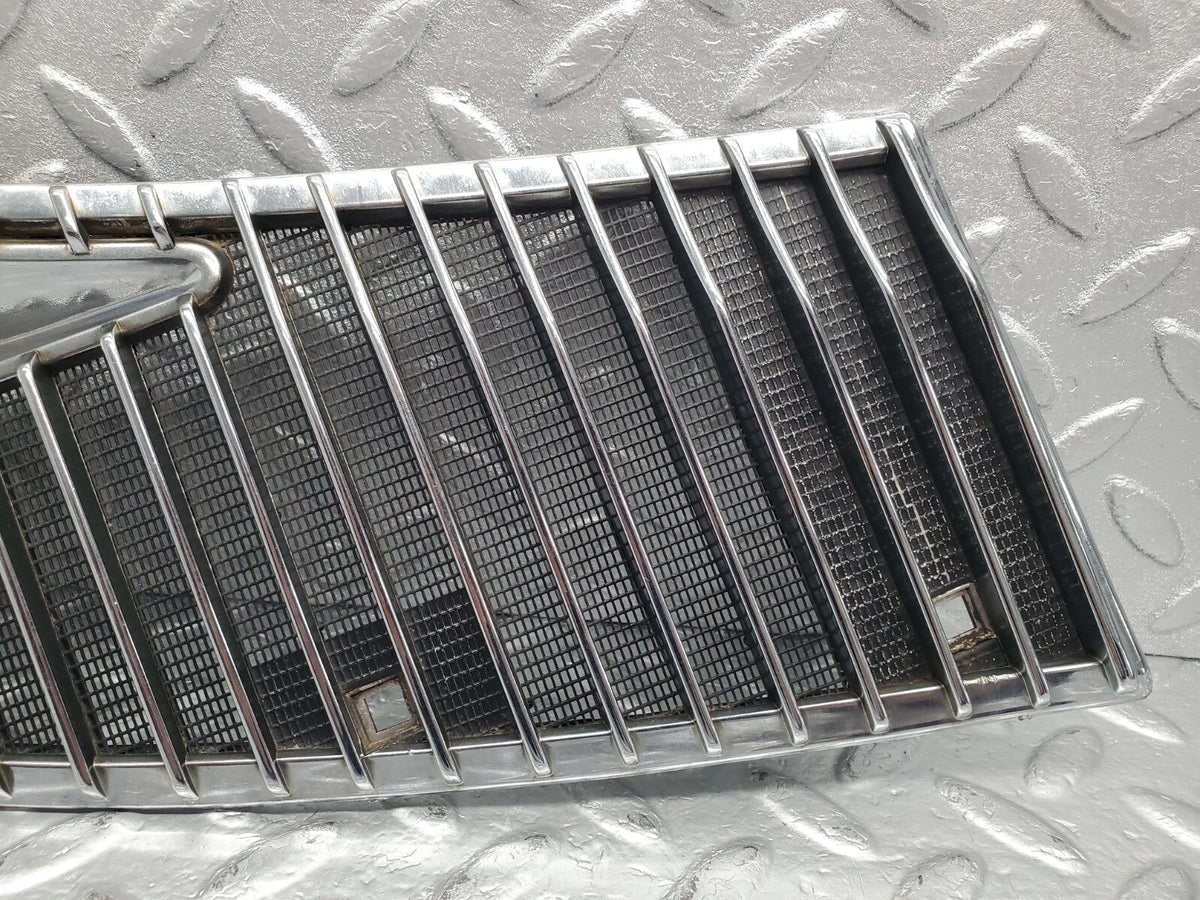 48707 Mercedes-Benz W123 Air Intake Grill Right Side