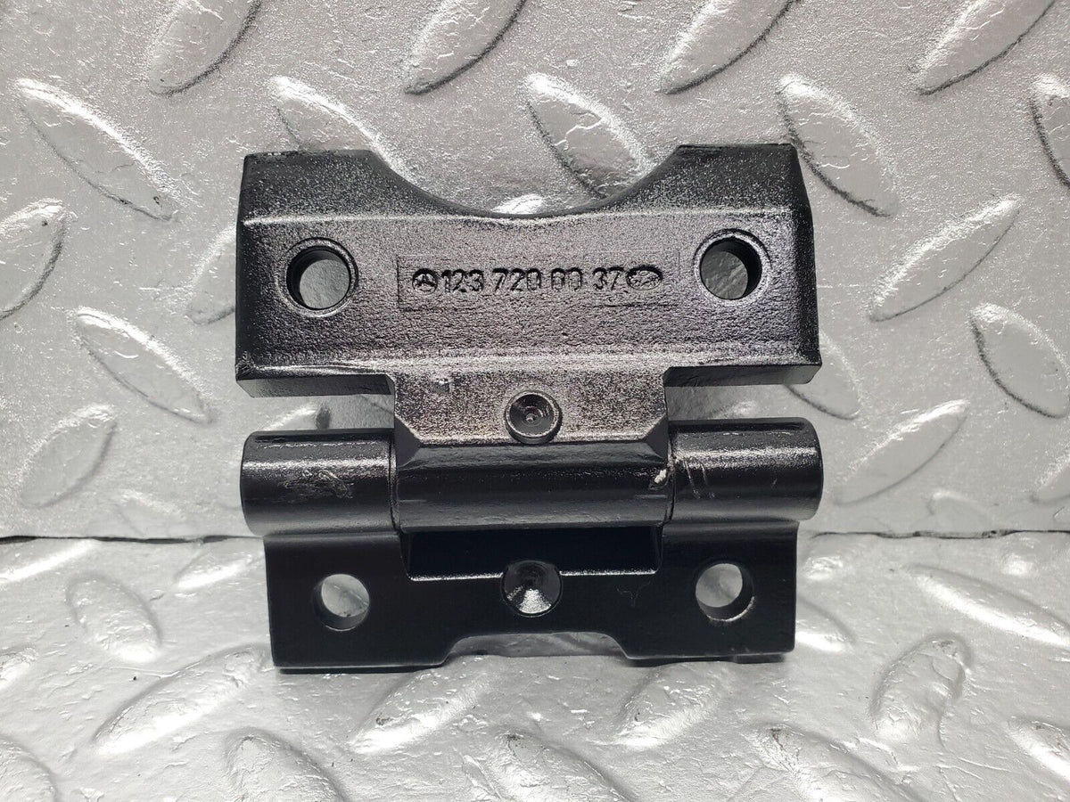 46570 Mercedes-Benz C123 280CE Coupe Door Hinge Pair Right Side A1237200037