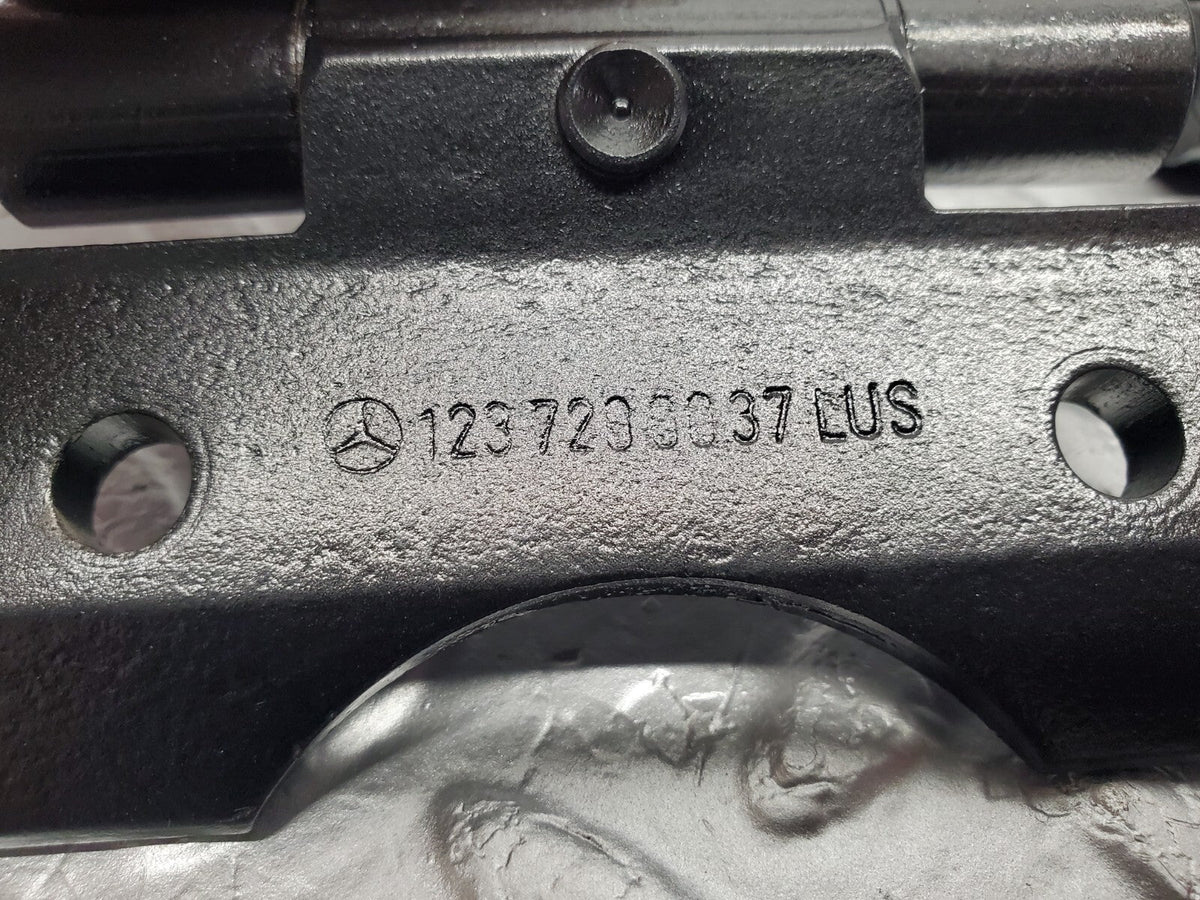 48656 Mercedes-Benz W123 Door Hinge Pair Right Side A1237200037