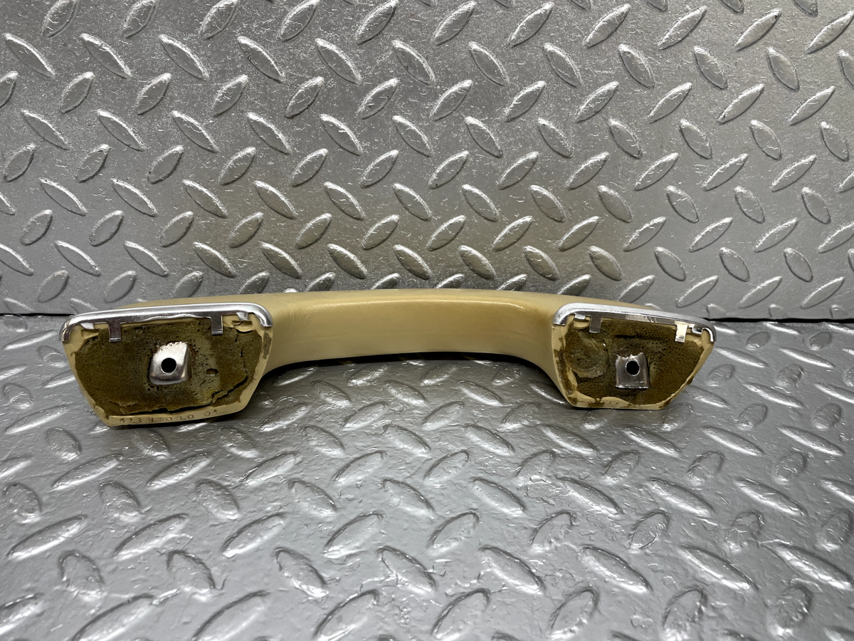 44259 Mercedes-Benz W123 280E Front Right Interior Door Handle Beige
