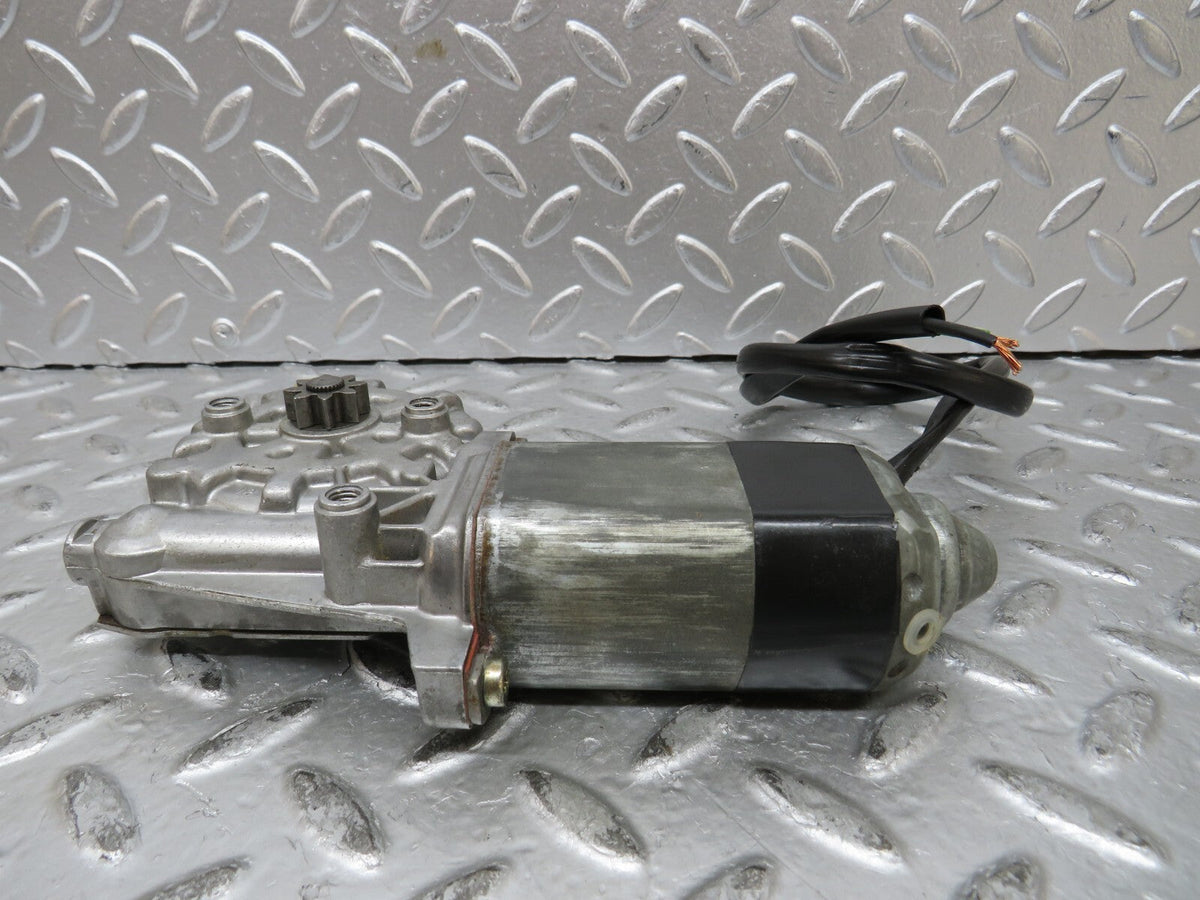 27415 Mercedes-Benz W123 280E Rear Right Window Regulator Motor 0130821016