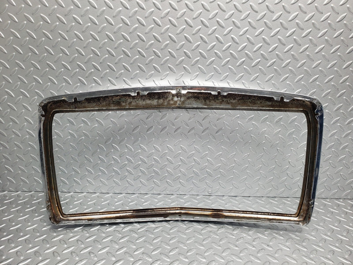 48694 Mercedes-Benz W123 Bonnet Grill Frame Chrome