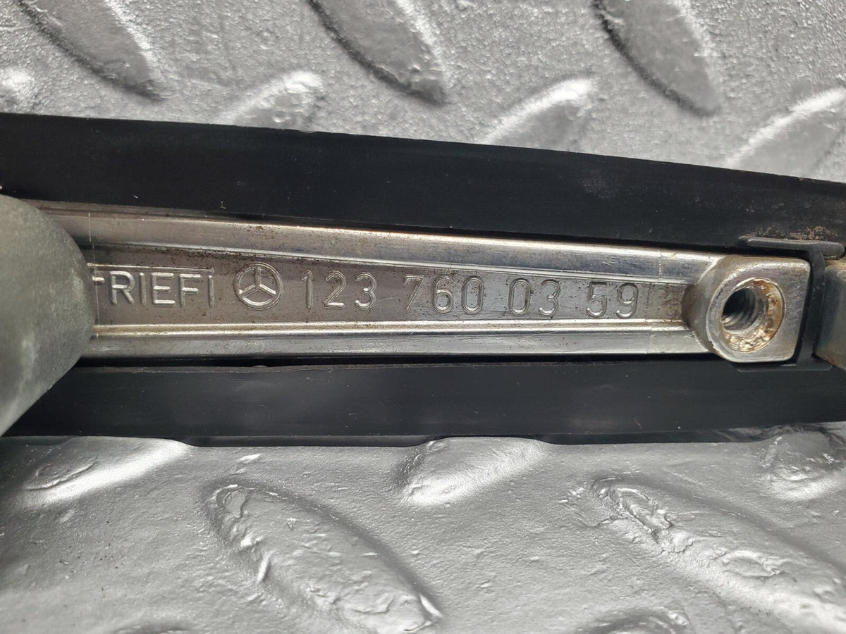 48603 Mercedes-Benz W123 Rear Left Exterior Door Handle A1237600359 A1237660005