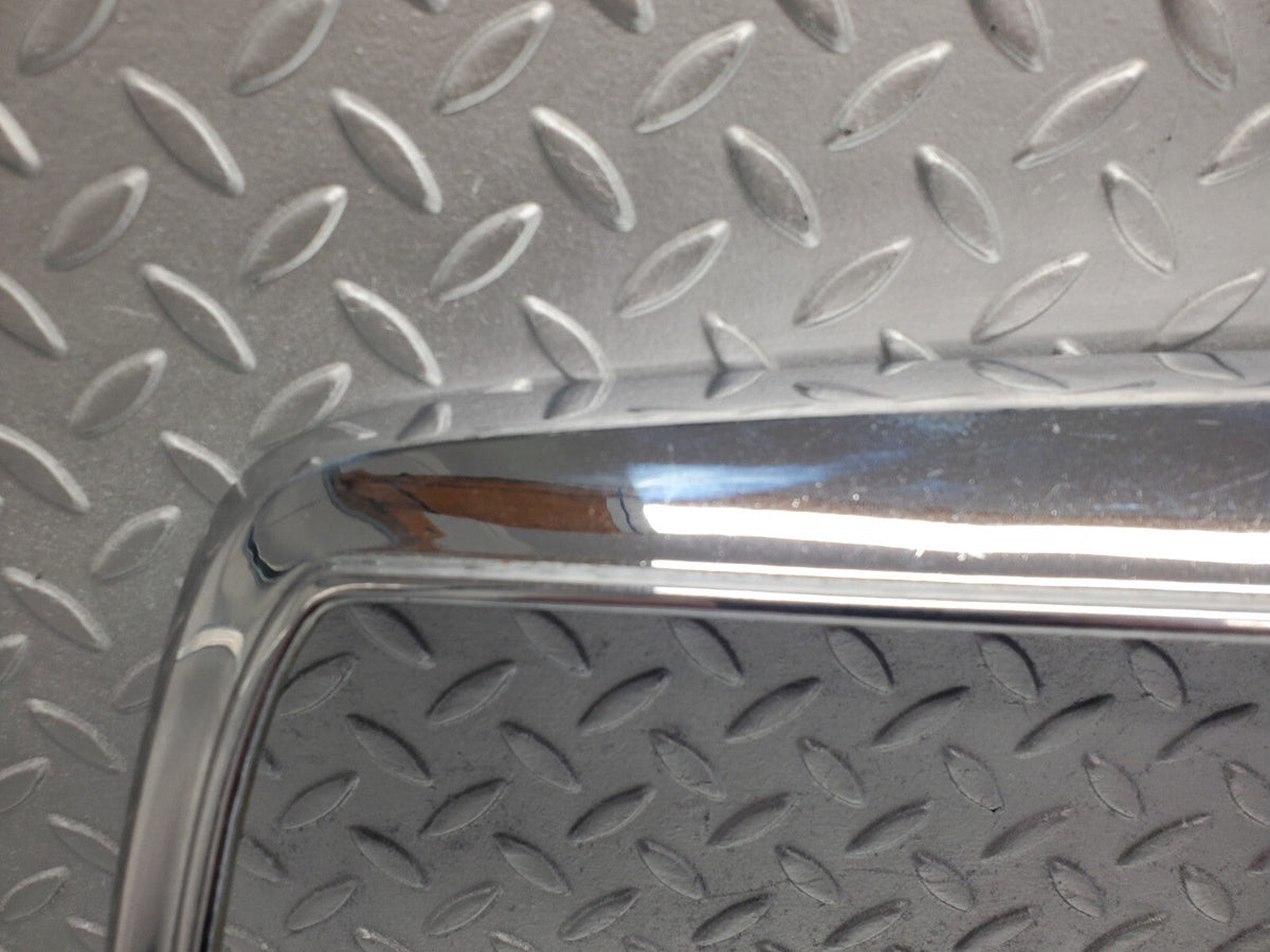 48694 Mercedes-Benz W123 Bonnet Grill Frame Chrome