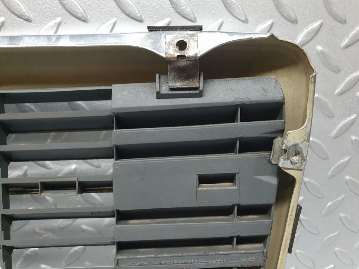 41801 Mercedes-Benz W202 C200 Bonnet Grill Chrome A2028880323