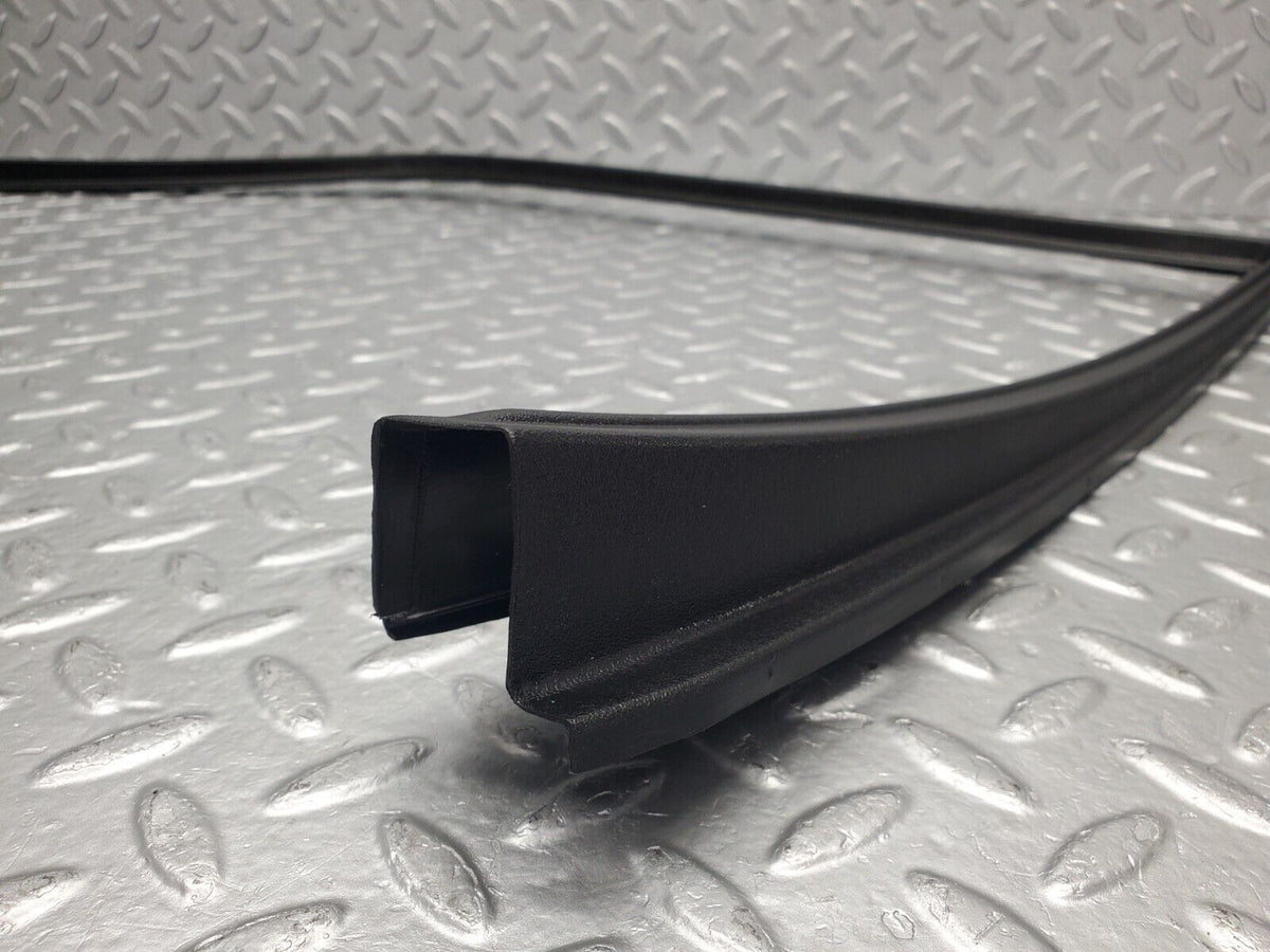 46250 Mercedes-Benz W124 280E Front Right Door Window Frame Trim A1247250271