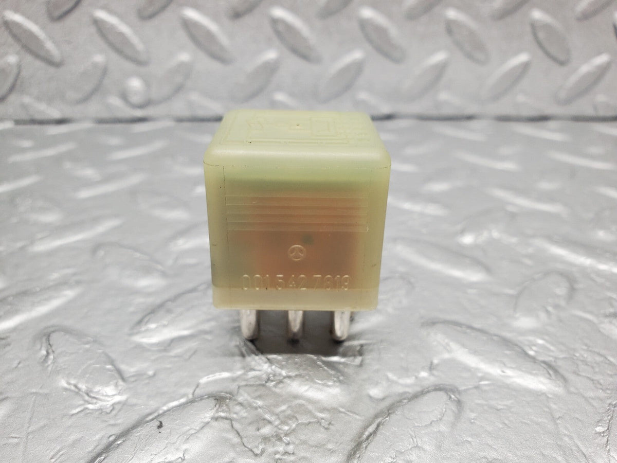 49011 Mercedes-Benz A124 320E Cabriolet Door Window Control Relay A0015427819