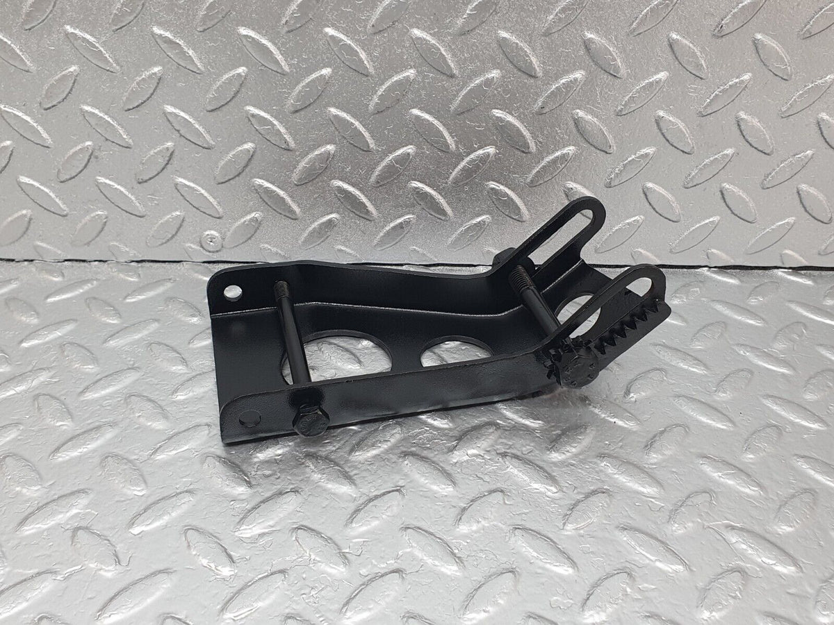 43552 Mercedes-Benz C126 380SEC Coupe Alternator Generator Bracket