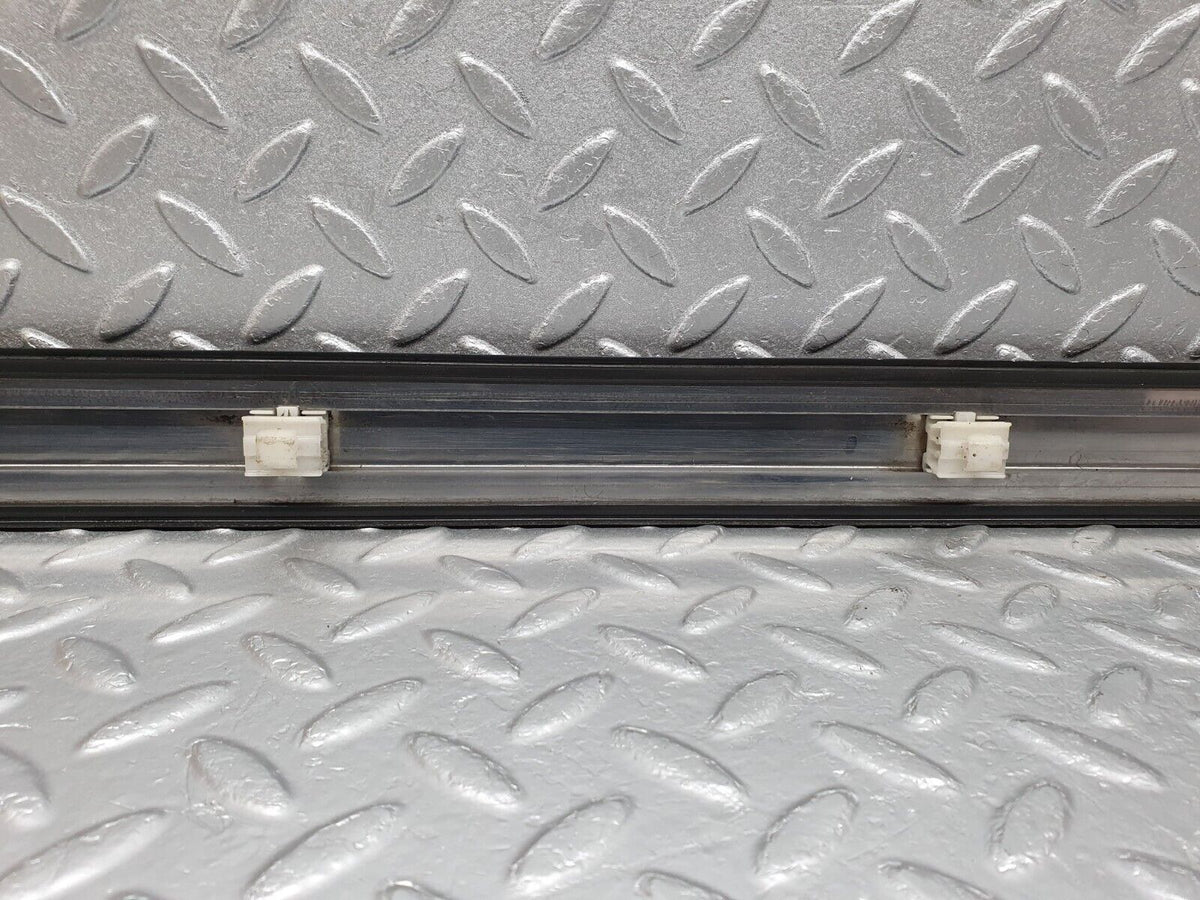 41683 Mercedes-Benz W124 200E Front Right Door Centre Moulding Trim