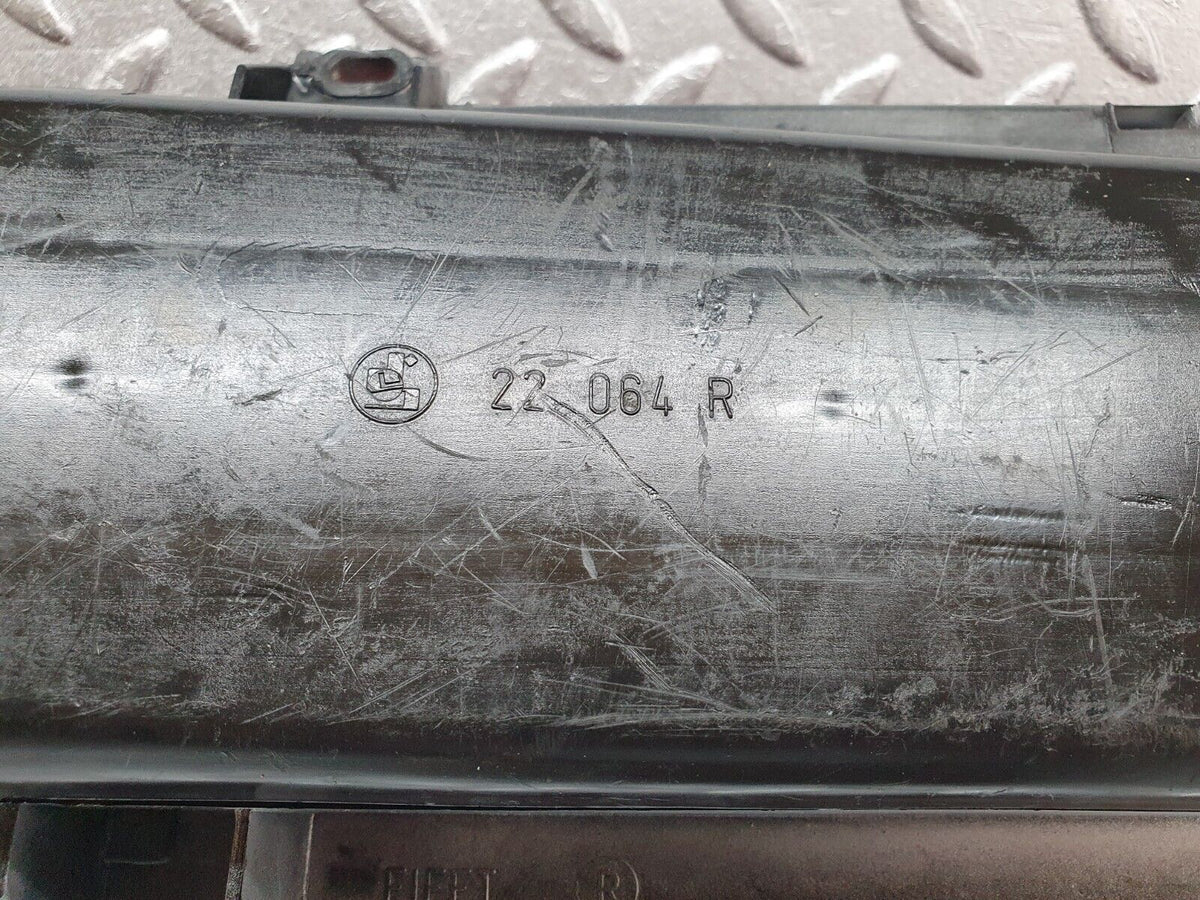 44130 Mercedes-Benz C123 230CE Coupe Tail Light Right Side 22064R