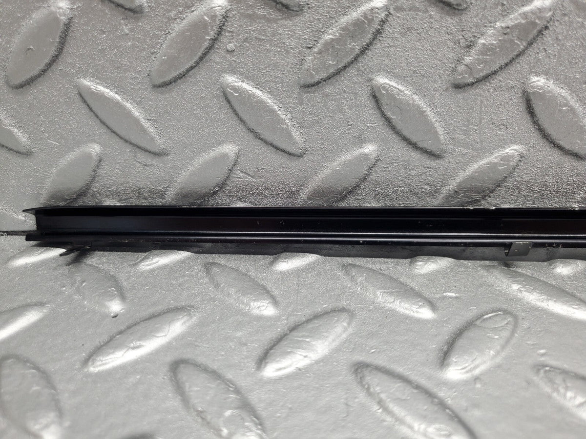 49069 Mercedes-Benz A124 320E Cabriolet Rear Right Card Panel Rail