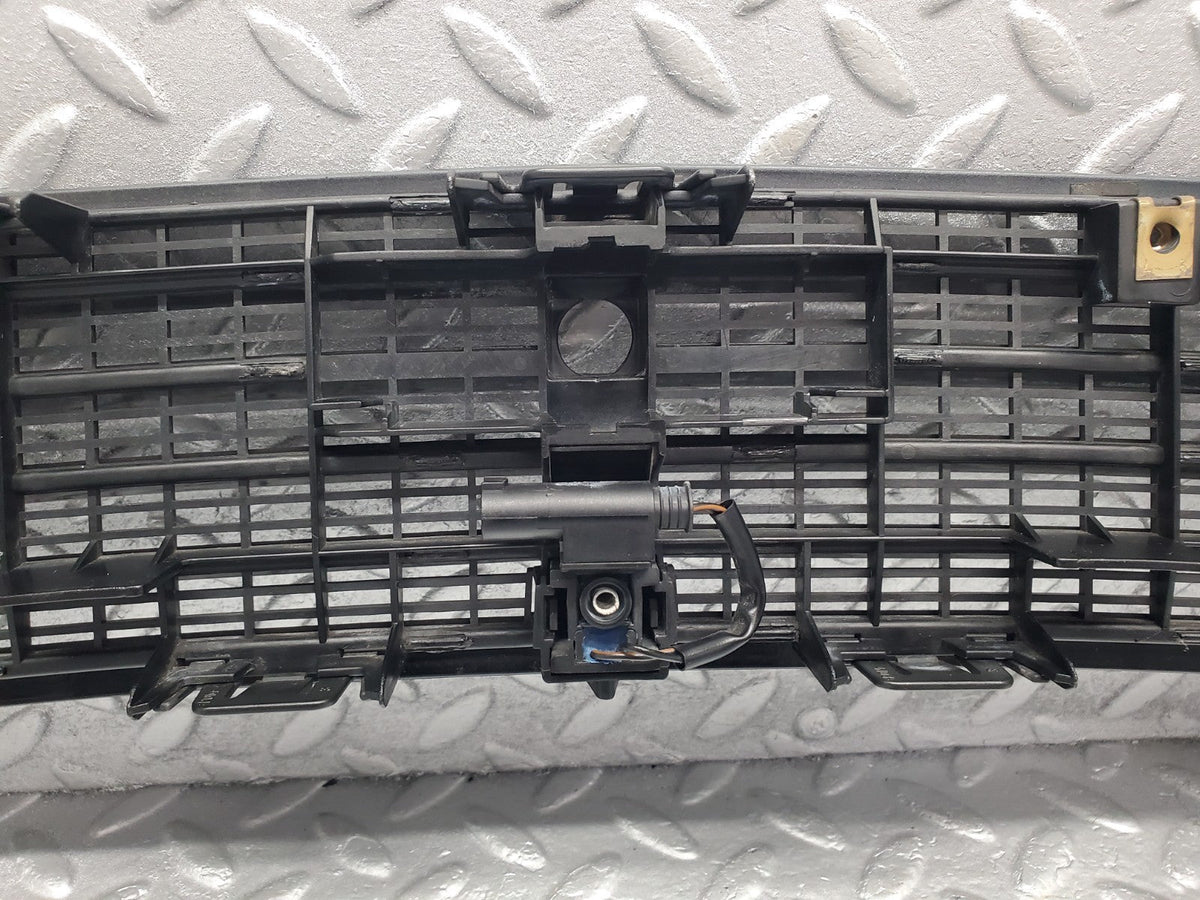 49559 Mercedes-Benz W220 Bonnet Upper Grill & Windscreen Washer Nozzle