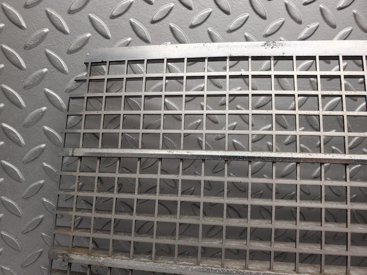50855 Mercedes-Benz W108 280SE 3.5 Bonnet Grill