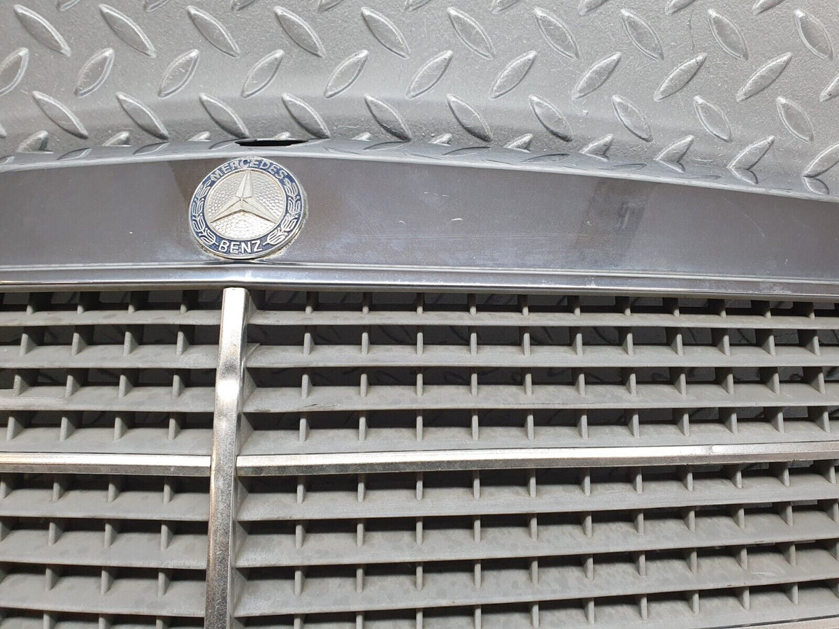 41221 Mercedes-Benz W126 300SE Bonnet Grill Chrome A1268880423