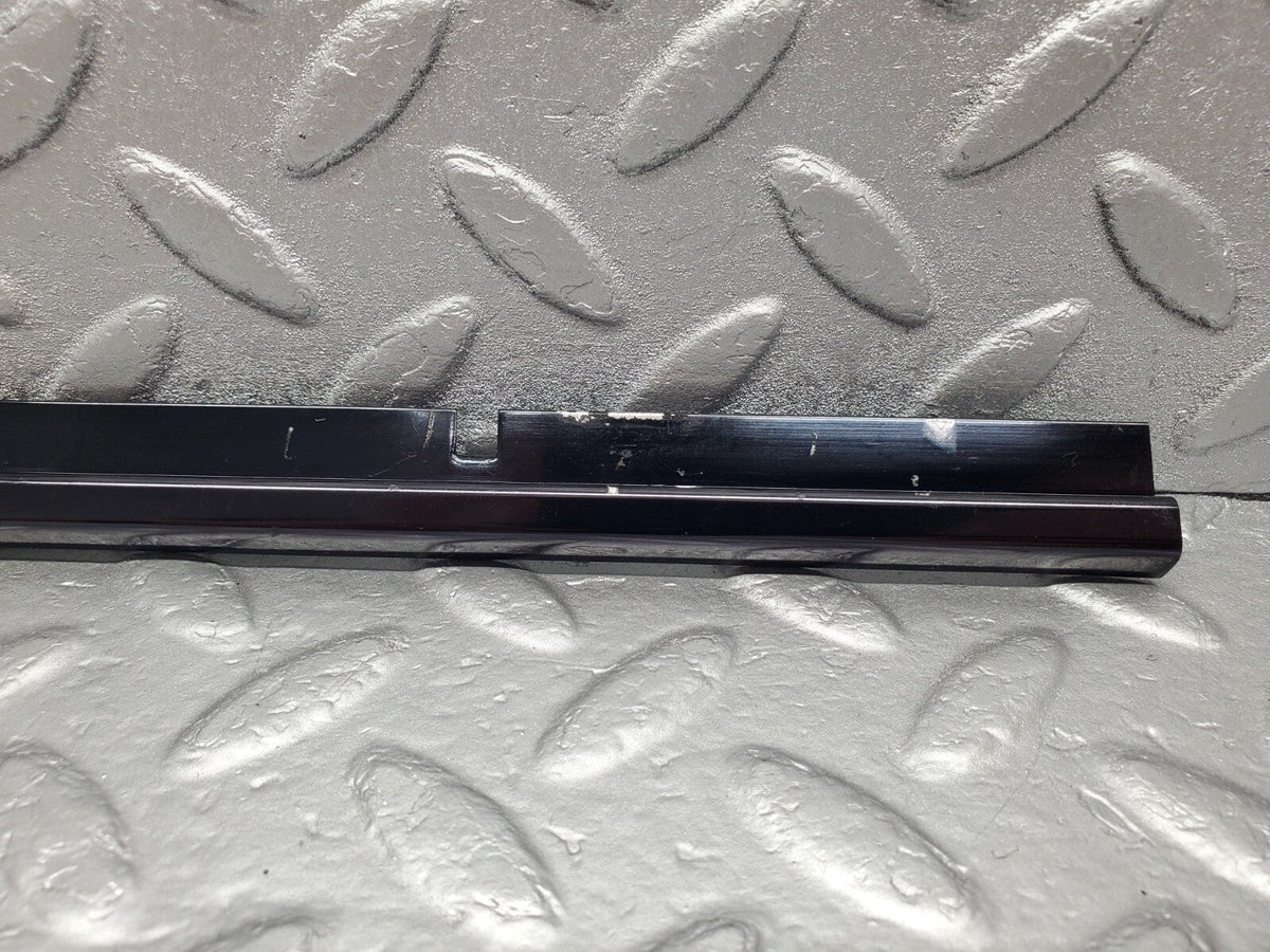 49069 Mercedes-Benz A124 320E Cabriolet Rear Right Card Panel Rail
