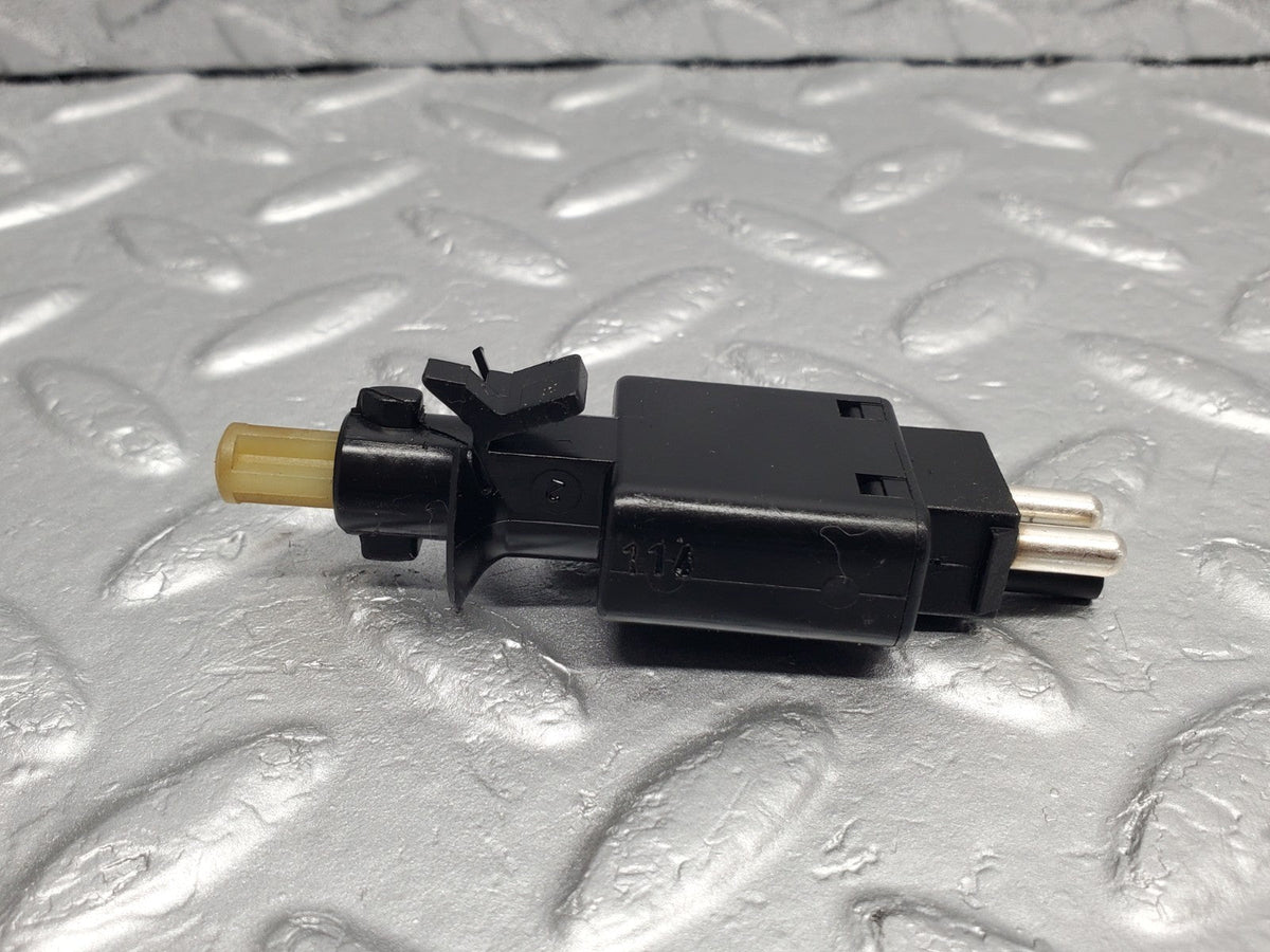 49118 Mercedes-Benz A124 320E Cabriolet Brake Light Switch A0005457709