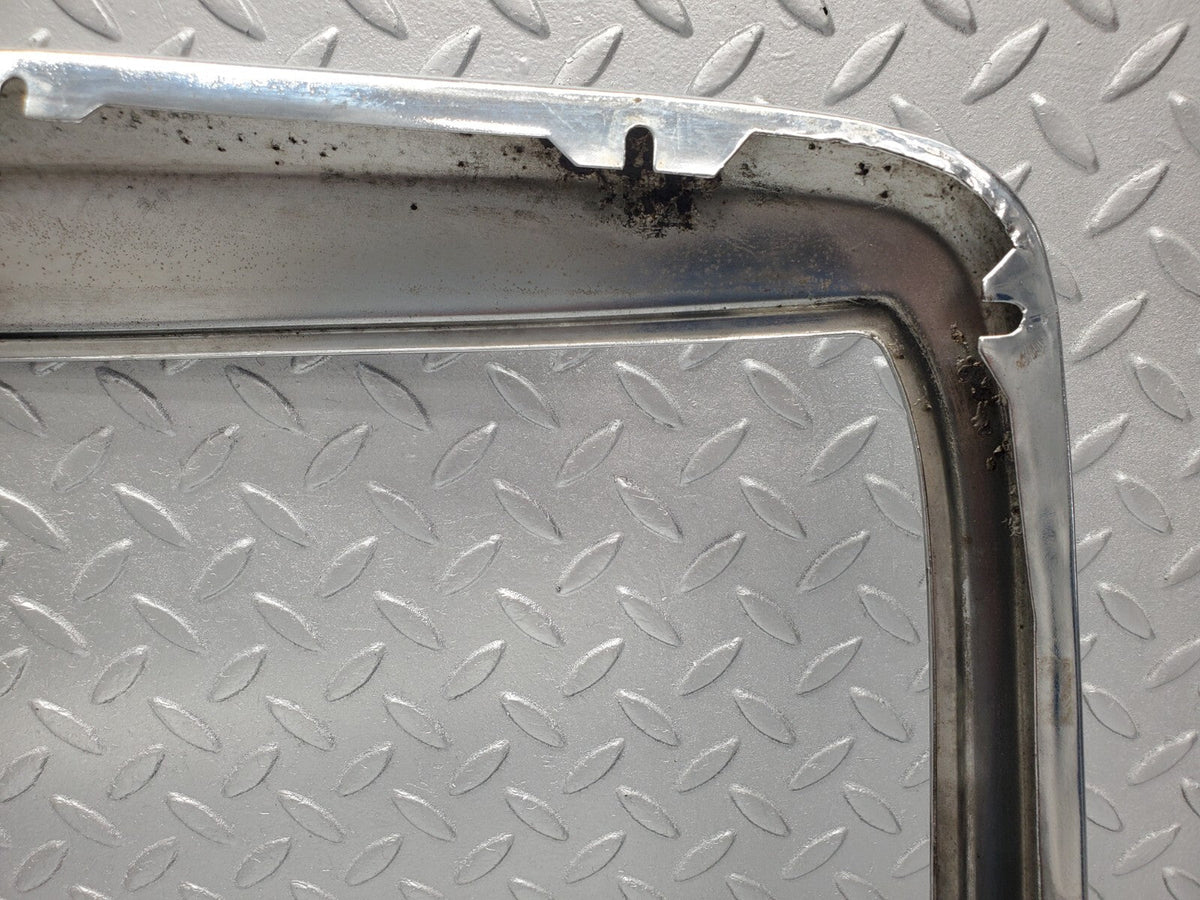 48753 Mercedes-Benz W123 Bonnet Grill Chrome Frame