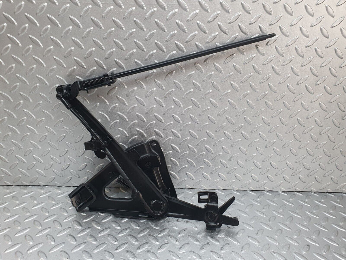 43827 Mercedes-Benz C126 380SEC Coupe Handbrake Regulator