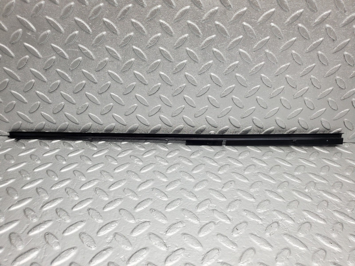 49069 Mercedes-Benz A124 320E Cabriolet Rear Right Card Panel Rail