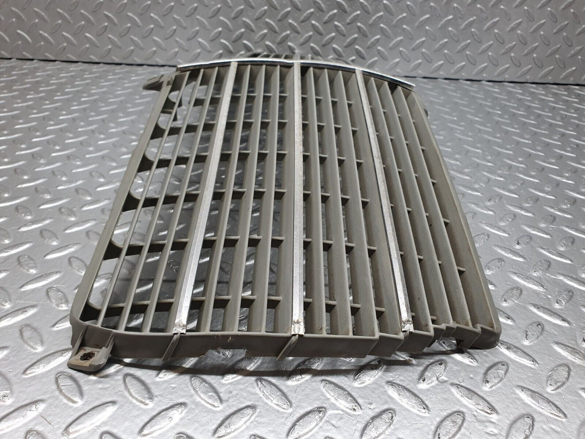44103 Mercedes-Benz C123 230CE Coupe Bonnet Grill