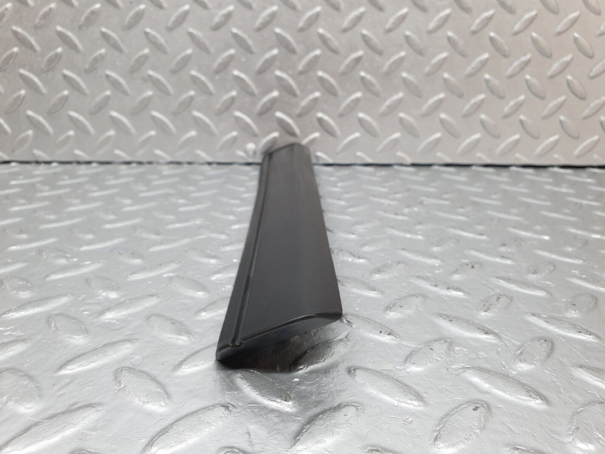 41425 Mercedes-Benz W124 200E Front Right Fender Wing Centre Moulding Trim