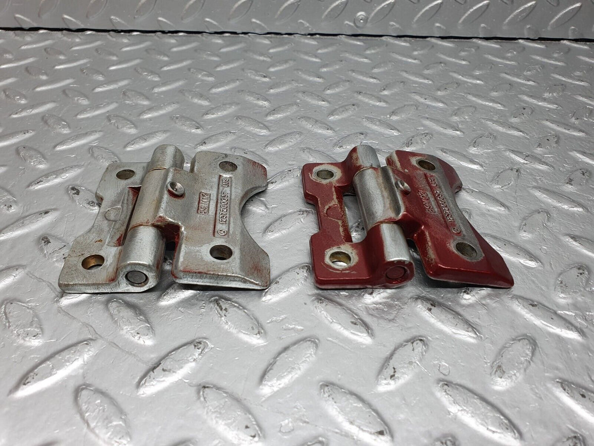 40949 Mercedes-Benz W126 300SE Door Hinge Pair Right A1237200037