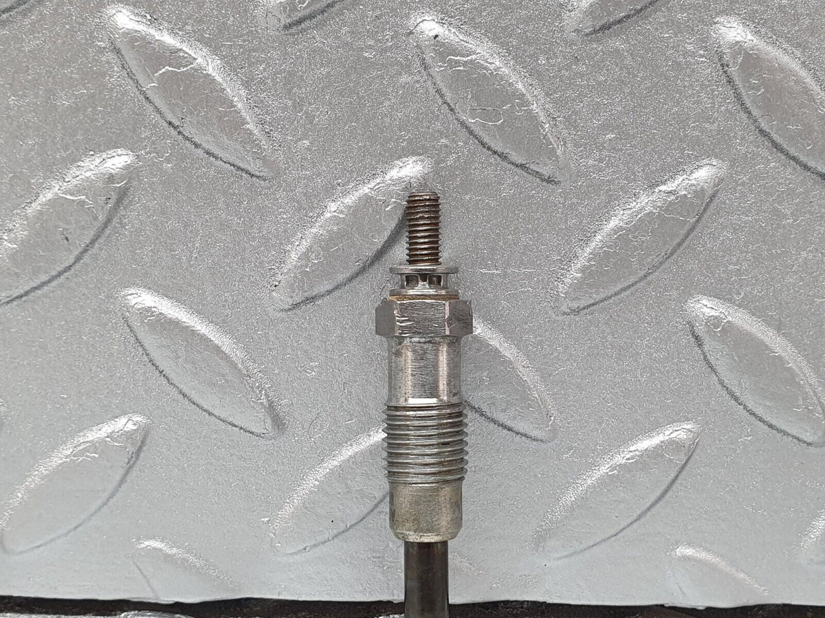 40845 Mercedes-Benz W123 300D Glow Plug Beru 0100221107