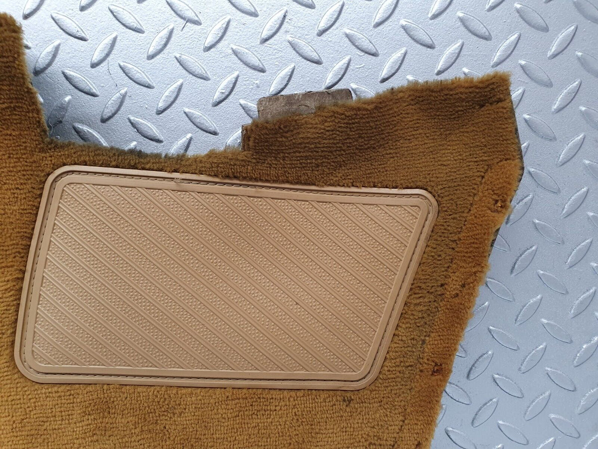 47356 Mercedes-Benz W124 200E Centre Console Carpet Right Side Beige