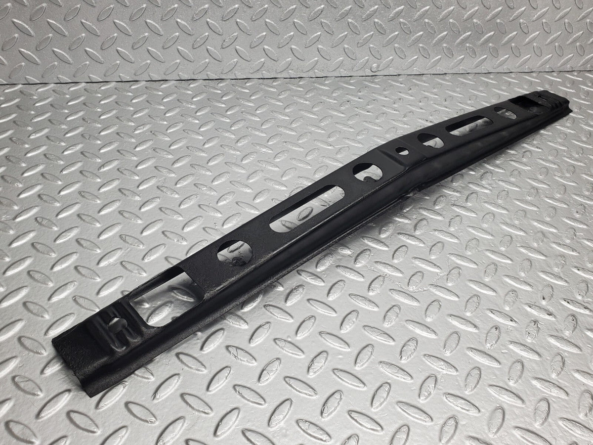 48759 Mercedes-Benz W123 Front Bumper Centre Bracket