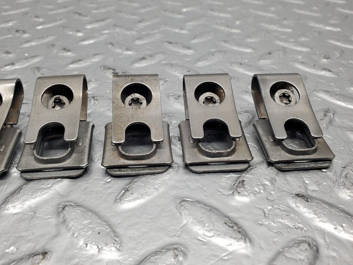 47409 Mercedes-Benz C126 500SEC Coupe Fuel Injector Bracket Holder Set