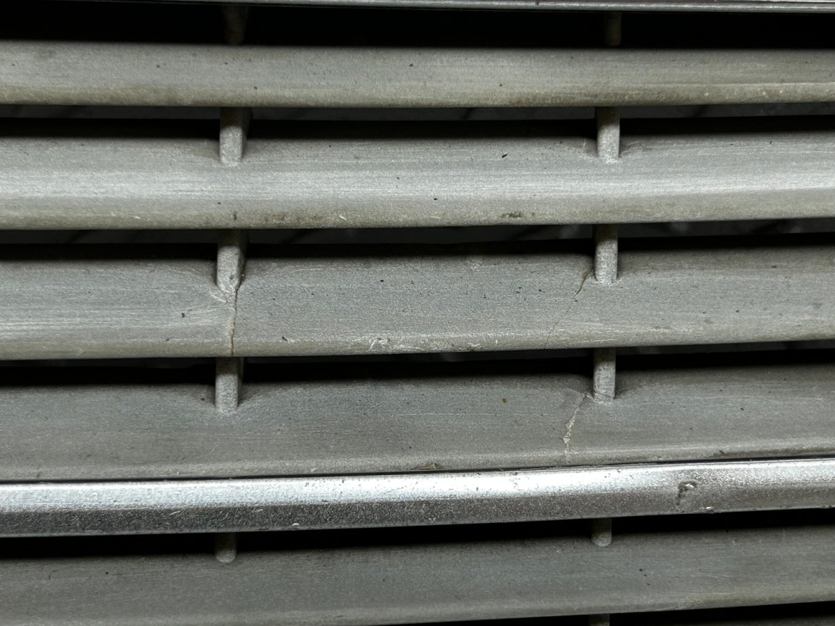 31899 Mercedes-Benz W123 Bonnet Grill Chrome 1238880923